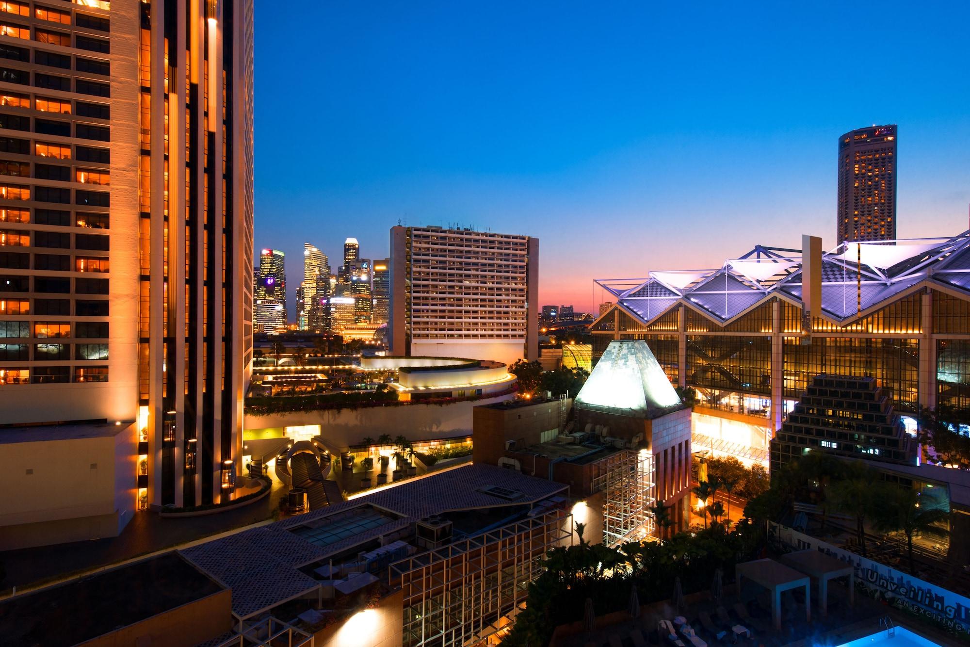 Conrad Marina Bay Khách sạn 5*