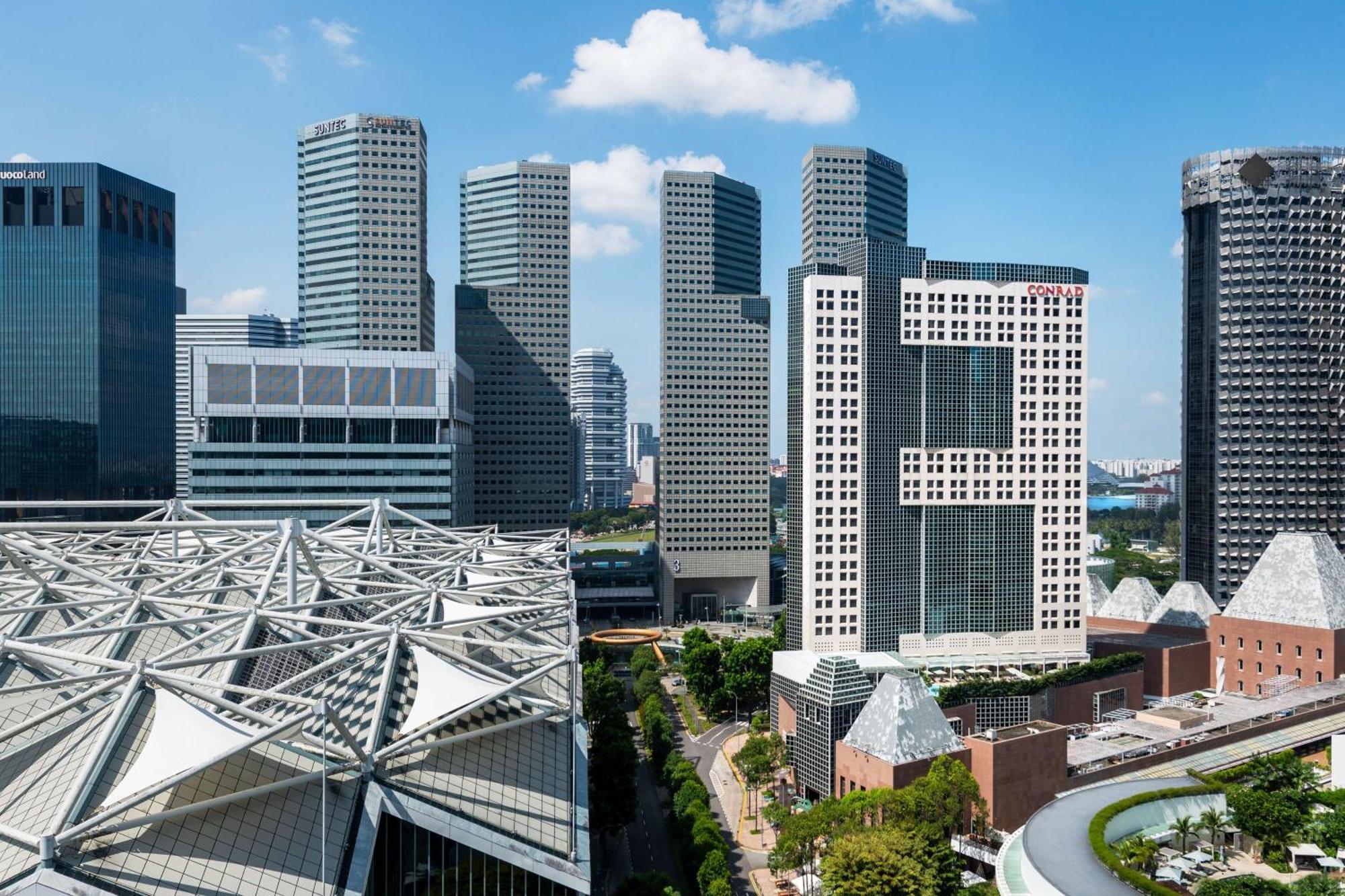 Conrad Marina Bay Khách sạn 5*
